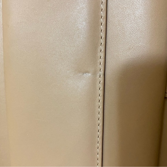 LOUIS VUITTON
Authentic Monogram Vernis Sarah Wallet - Picture 14 of 14